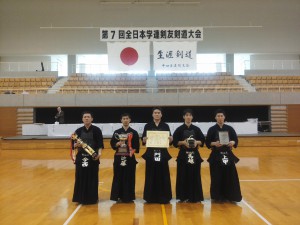 【大健闘：松山大学ＯＢチームメンバー】